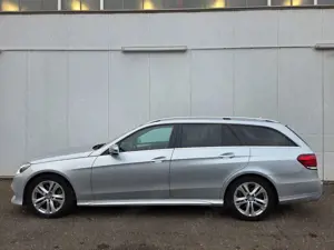 Mercedes-Benz E 350 T-Modell AMG-Line/LED/AHK/Kamera/T-Leder