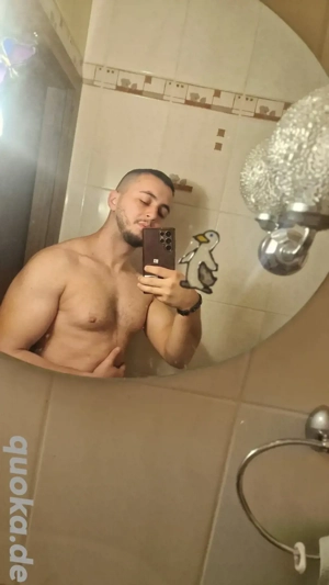 28 years old, athletic - looking for women for intense pleasure