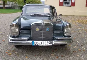Mercedes-Benz 220