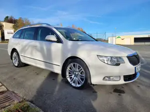 Skoda Superb Combi 2.0 TDI Elegance Bild 2