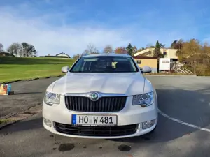 Skoda Superb Combi 2.0 TDI Elegance Bild 3