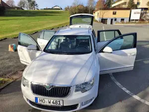 Skoda Superb Combi 2.0 TDI Elegance Bild 4