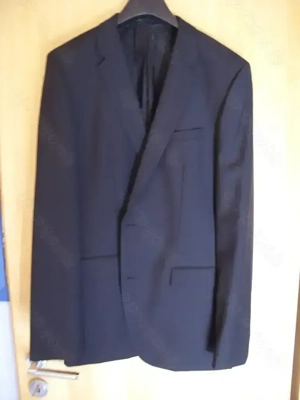 Boss Anzug Gr. 98, schwarz, top Zustand da nur 1 x getragen, näheres siehe Text