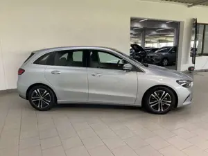 Mercedes-Benz B 200 PROGRESSIVE+PANO+KEYLESS+MULTIBEAM+KAMERA Bild 4