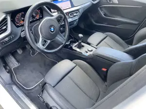 BMW 118 i Navi LED Sitzhzg. Sport Sport Line DAB Shz Bild 5