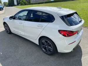BMW 118 i Navi LED Sitzhzg. Sport Sport Line DAB Shz Bild 4