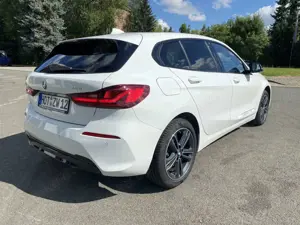 BMW 118 i Navi LED Sitzhzg. Sport Sport Line DAB Shz Bild 2