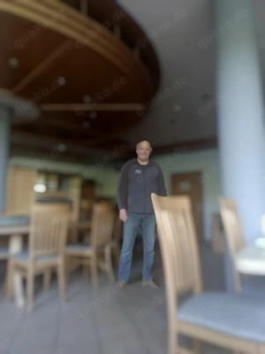 Frau mit Erfahrung Gastronomie 