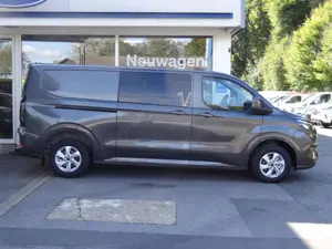 Ford Transit Custom 320 L2H1 DoKa Limited AUT AHK 5-S Bild 4