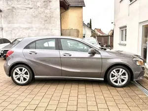Mercedes-Benz A 200 *URBAN*TEMP*SHZ*NAVI*KAMERA*PDC*KLIMA*BLUET Bild 4