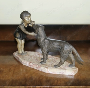 Skulptur Pierre Sega, Mädchen mit Hund, Art Deco, französisch, 1920er Jahre