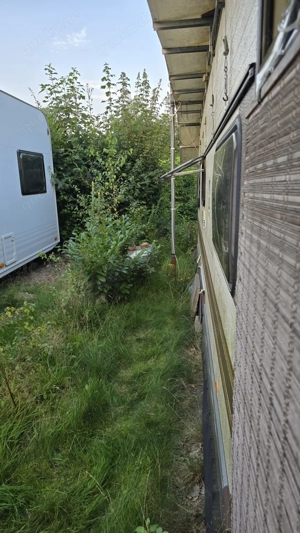Dauercampingplatz mit Wohnwagen und ausgebauten Vorzelt Bild 3