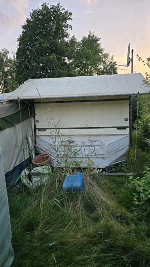 Dauercampingplatz mit Wohnwagen und ausgebauten Vorzelt Bild 4