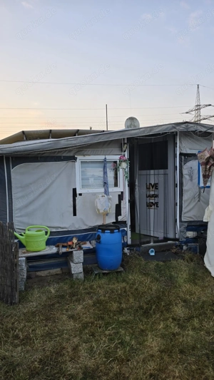 Dauercampingplatz mit Wohnwagen und ausgebauten Vorzelt Bild 5
