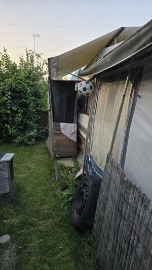 Dauercampingplatz mit Wohnwagen und ausgebauten Vorzelt Bild 2