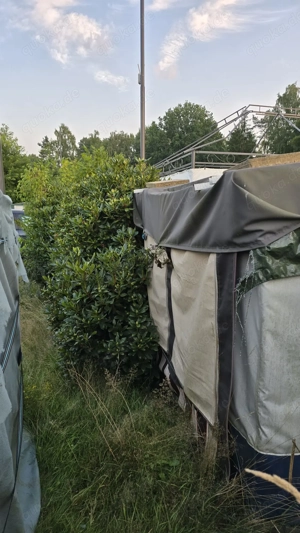 Dauercampingplatz mit Wohnwagen und ausgebauten Vorzelt Bild 9