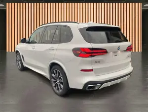BMW X5 xDrive 30d M Sport*UPE 117.000€*SkyLounge Bild 4