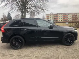 Volvo XC60 B5 Plus Black Edition AWD Bild 3