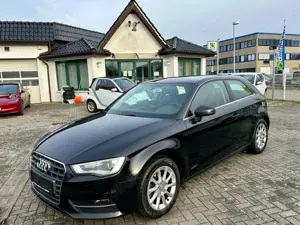 Audi A3 ambiente NAVI TEMPOMAT BI-XENON TEILLEDER AHK