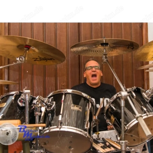 Lead Gitarrist und Bassist dringend gesucht 