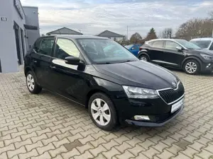 Skoda Fabia Ambition Navi CarPlay PDC SHZ Keyless Go Bild 4