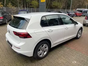 Volkswagen Golf VIII Lim. Life Bild 2