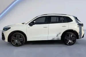 Volkswagen Tiguan R-Line 2.0 TDI 4MO DSG AHK+STHZ+PANO+ Bild 2