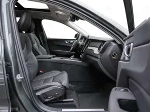 Volvo XC60 B5 AWD Ultra Dark FACELIFT *Massage*Luft*Akustik* Bild 5