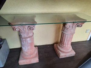 Seltene außergewöhnliche Terrakottasäule 2 Stück mit Glasplatte 