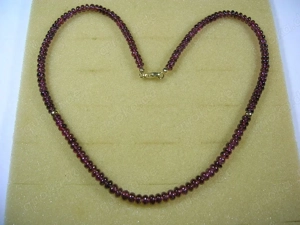 NEU: Collier - Kette mit Rhodolith-Granat, 375 Gold-Karabiner