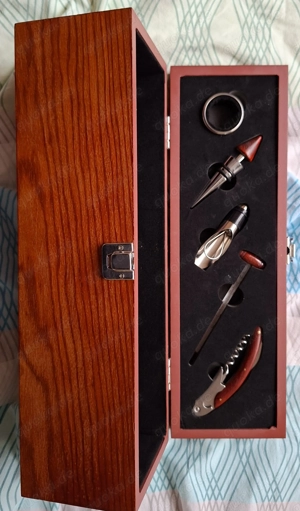 Edle Wein-Geschenkbox aus Holz inkl. 5 Weinaccessoires   neuwertig