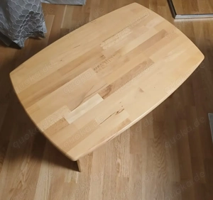 Holztisch aus Massivholz