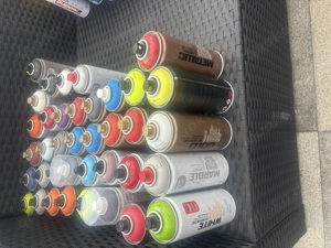Lacke und sonstige Spraydosen, 120 stk., alle unbenutzt 