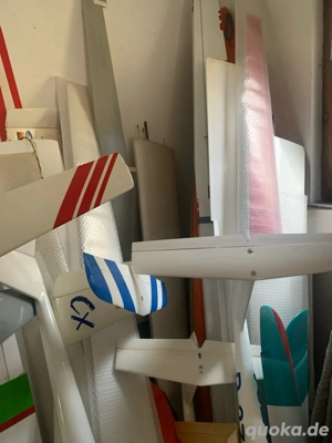 zu verkaufen ca 30 Rc modelle 2 bis 5 m incl servo und teils empfänger 