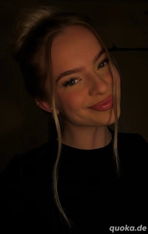   Heiße bilder und Videos von 19 Jähriger Studentin  