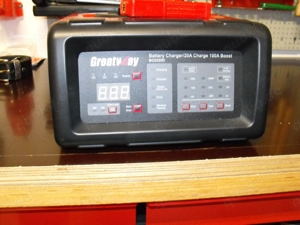 Werkstattladegerät 20 Amp mit Schnellladefunktion 100 A Boost + Jump-Starter Absaar MJS 1000, 3 in 1