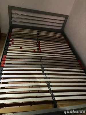 Lattenrost mit Bettgestell