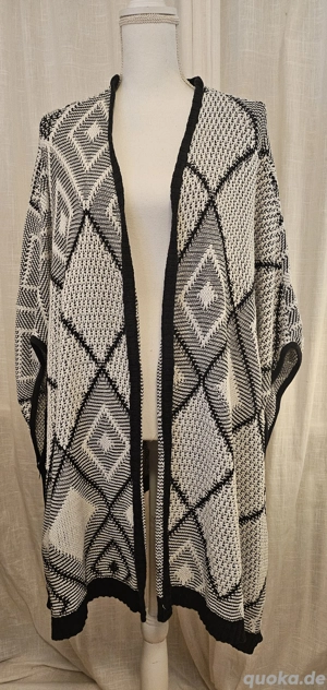 Object Strick-Poncho schwarz-weiß geometrisch One-Size