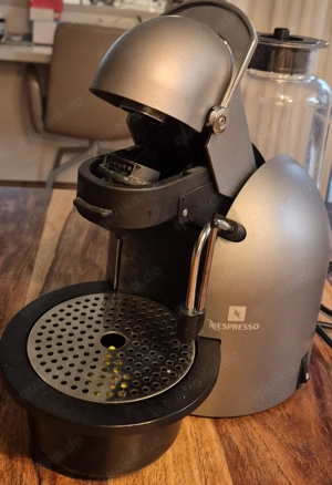 Nespresso Kapselkaffeemaschine mit Michaufschäumer