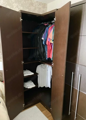 Eckschrank mit 2 Kleiderstangen und  6 Regalböden - wenge