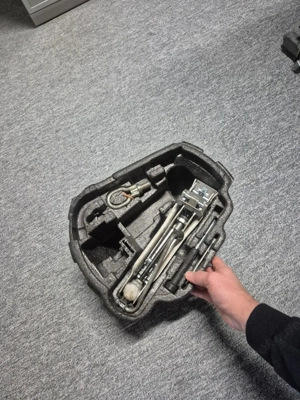 VW Golf 4 Bordwerkzeug für Originalzustand (Reserveradmulde)