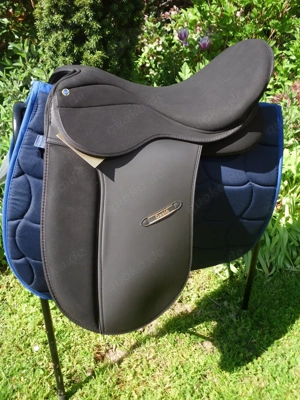 Schöner Dressursattel Reitsattel 17,5 Zoll Kammerweite 30 Wechseleisen  Verk. schönen schwarzen Dres