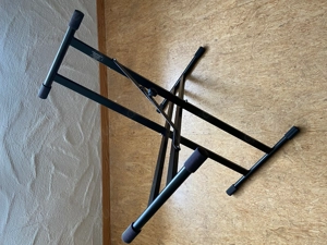 Keyboardständer doppelstebig zu verkaufen Bild 2