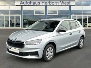 Skoda Fabia 1.0 TSI Essence LED Allwetterreifen Klima PDC hint