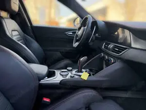 Alfa Romeo Giulia Competizione Q4| HARMAN KARDON |CarPlay Bild 4