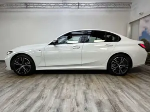 BMW 330 M Sportpaket eSitze Kamera Widescreen Bild 3