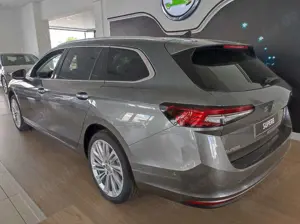 Skoda Superb Combi 2.0 TSi 4X4 DSG LaurinKlement VOLL Bild 2