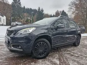 Peugeot 2008 1.2 PureTech Active AHK+Winterräder+NSW