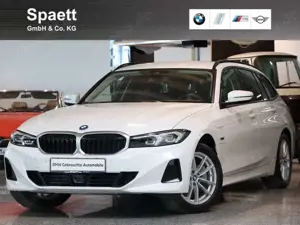 BMW 320 e xDrive Tour. Driv Ass RFK HUD ACC HIFI