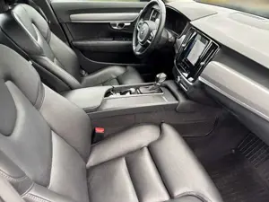 Volvo V90 Kombi Momentum/Leder/Navi/SHZ/LED/USB Bild 3